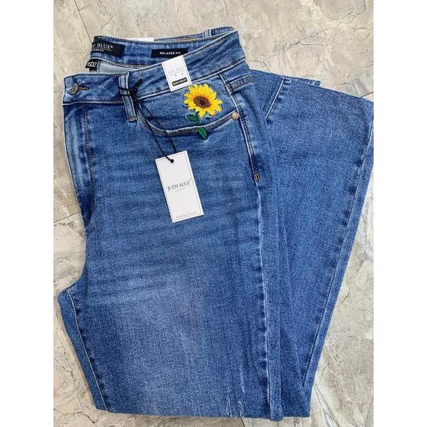 Judy Blue Sunflower Relaxed Fit ~ ( $47.99 ) !!!